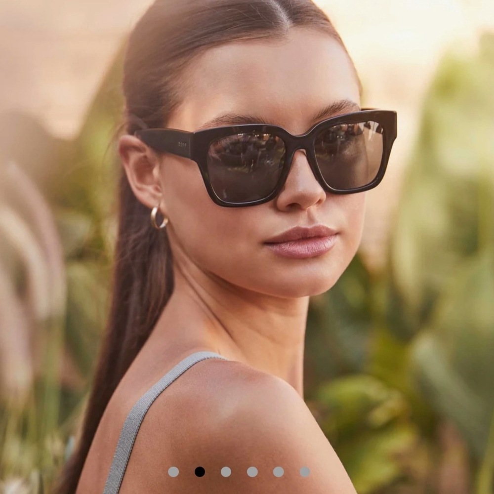 DIFF Eyewear BELLA II Sunglasses in Black - Picture 2 of 3